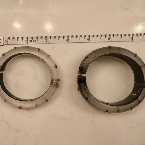 Alexis Bittar White Silver studded Lucite bracelet - Picture 6 of 9